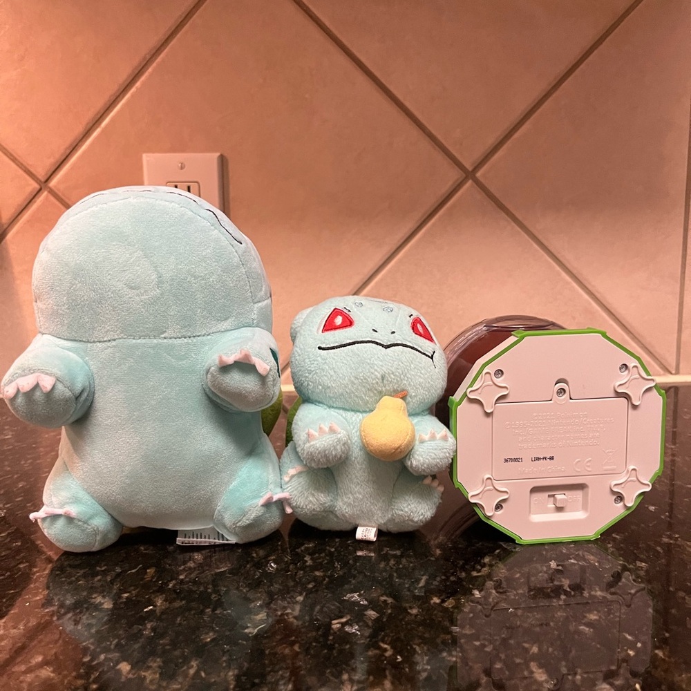 Bulbasaur Plush and Figure Set NWOT Pokémon - Picture 2 of 4